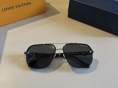 Louis Vuitton Metal Frame Casual Men's Sunglasses 54 18-135