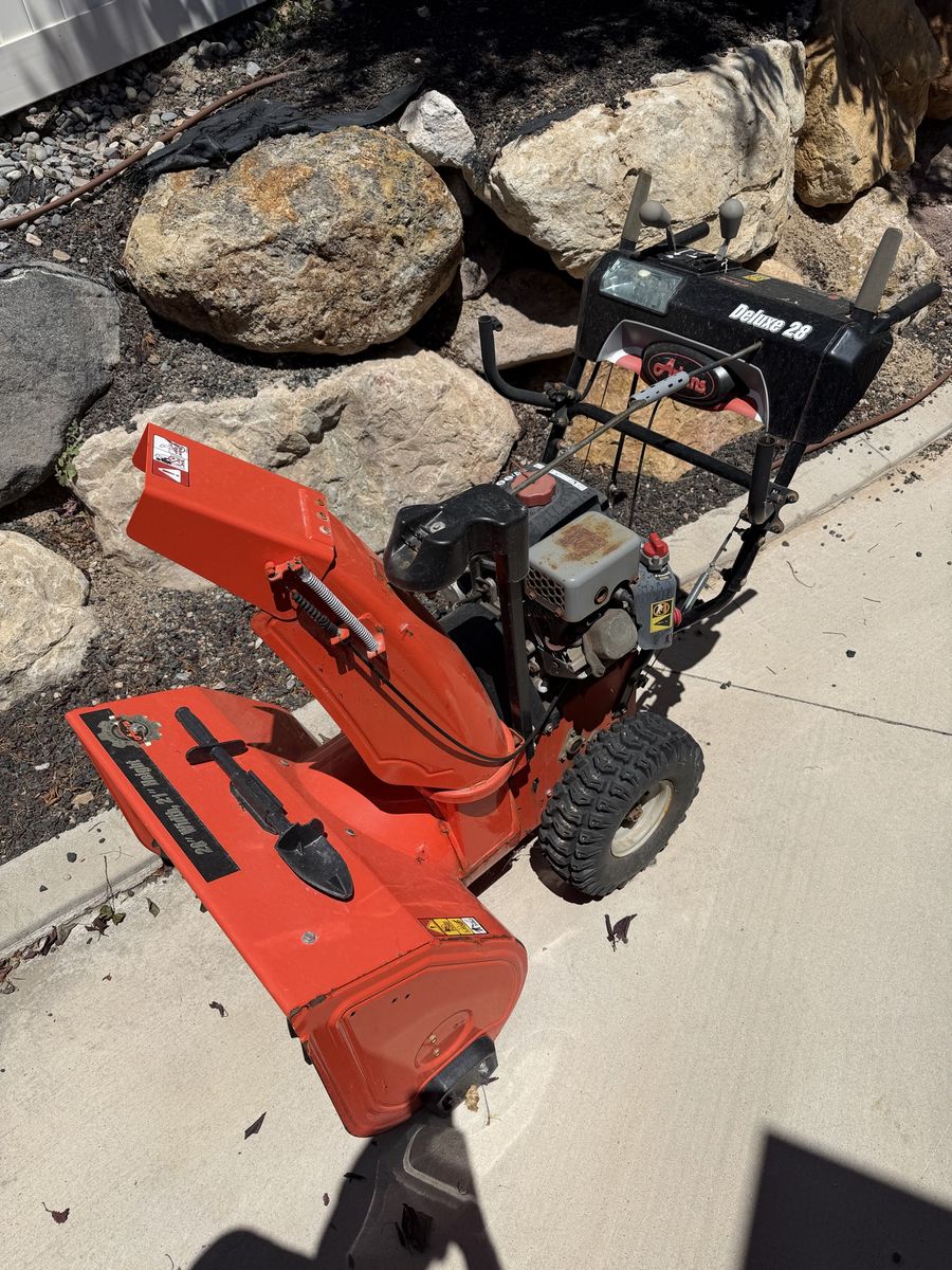 Ariens Deluxe 28 Snow Blower 28" Width Auto-Turn Steering Technology
