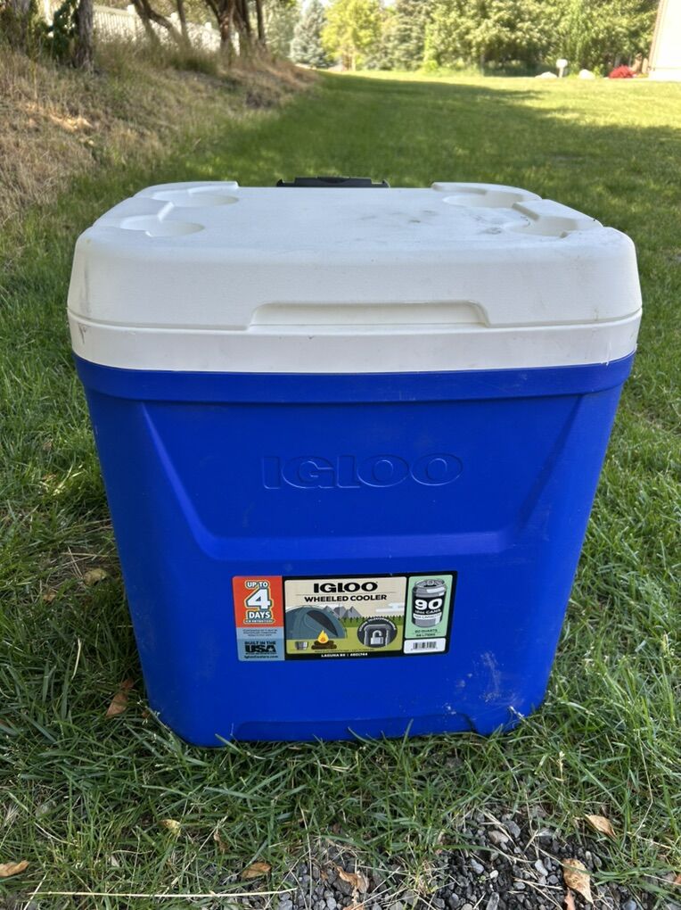 Igloo Laguna 60 Rolling Blue Cooler