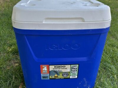 Igloo Laguna 60 Rolling Blue Cooler