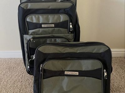 WENGER Luggage Set 2-Piece Wheeled Upright Carry-On & Shoulder Bag Green/Black