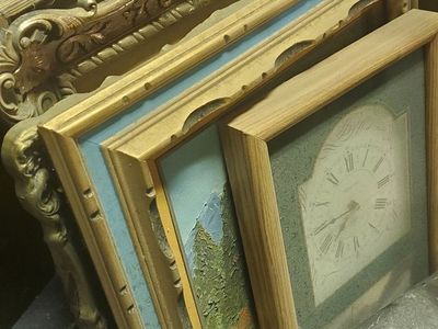 Picture frames of various sizes