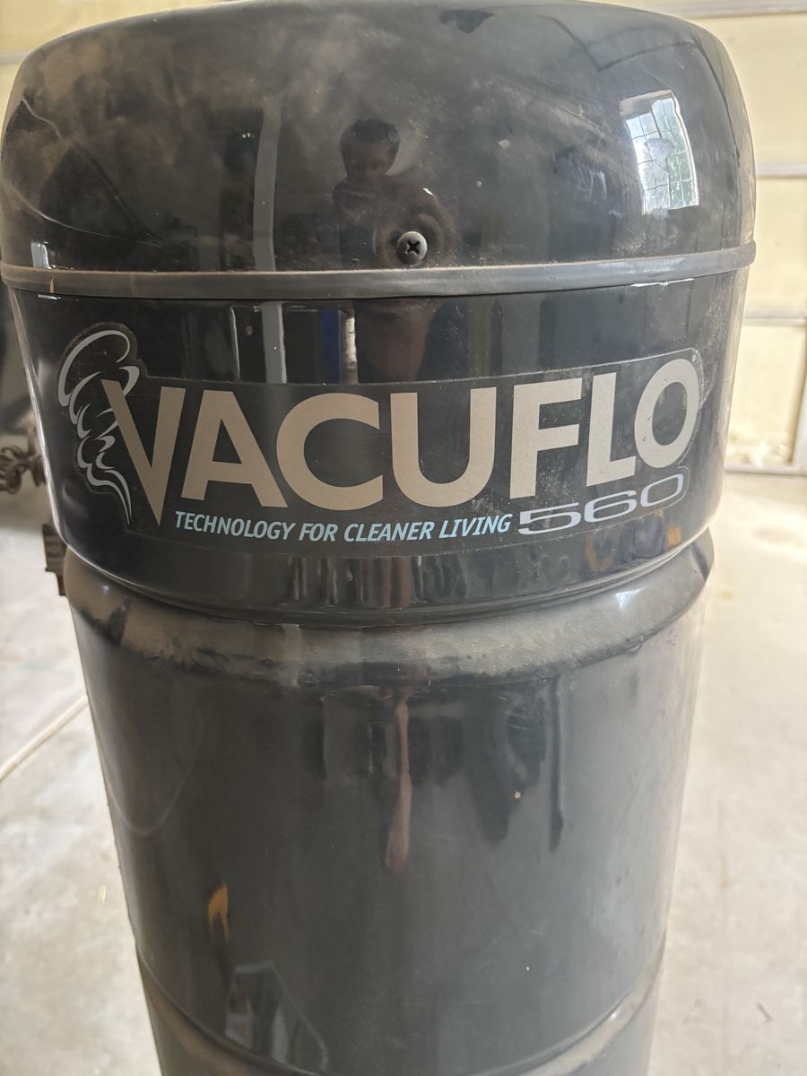 VacuFlo 560 Central Vacuum System with Accessories