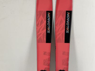 Salomon QST Stella w/ Salomon Strive 11 Demo Bindings