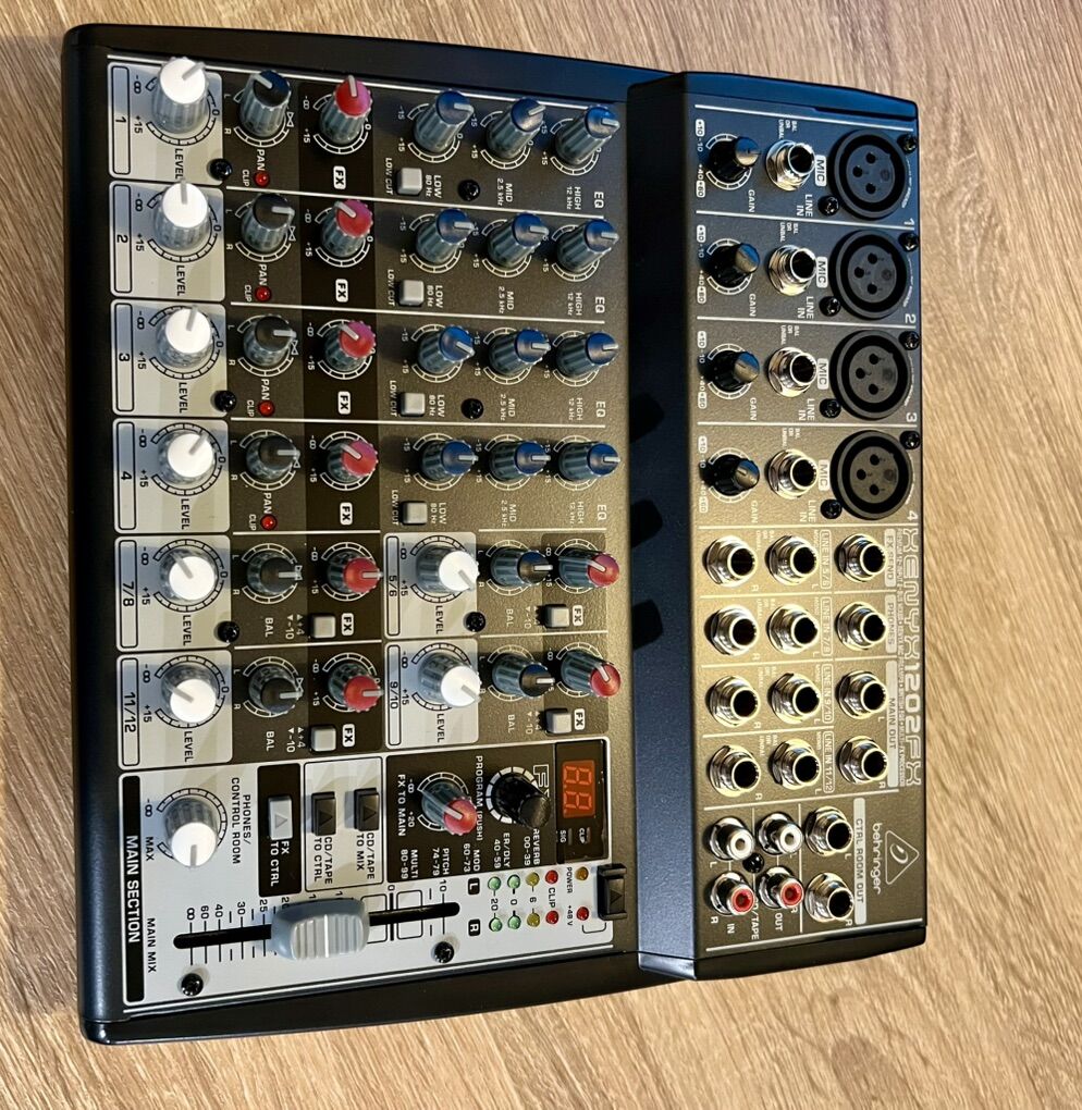 Behringer Mixer With power Cord