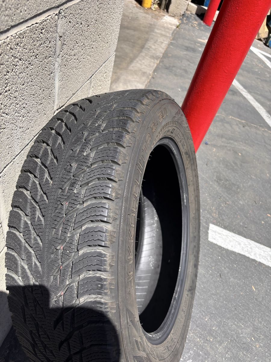 Free Nokian snow tire 225/60/18
