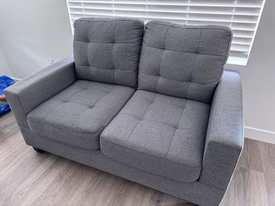 Gray Fabric Tufted Loveseat Couch - Lehi, UT