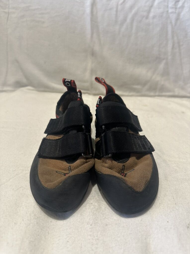 5.10 anasazi Youth 3.5 Beige Velcro Climbing Shoes