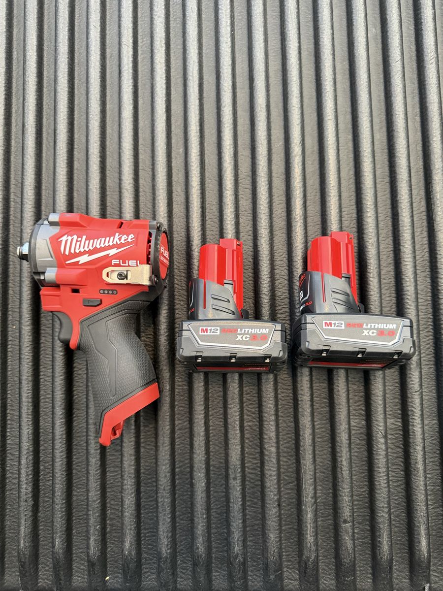 Milwaukee Stubby Impact M12