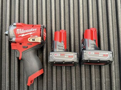 Milwaukee Stubby Impact M12