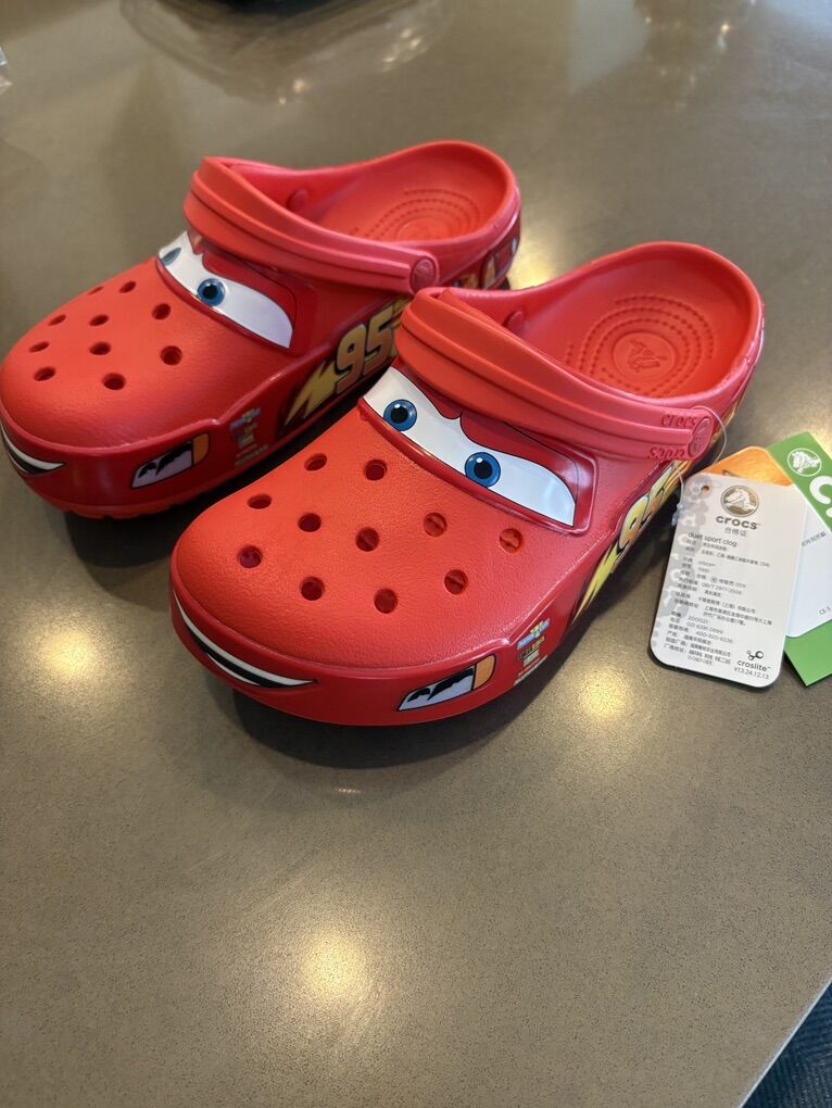 Lightning McQueen Crocs - Size 7M