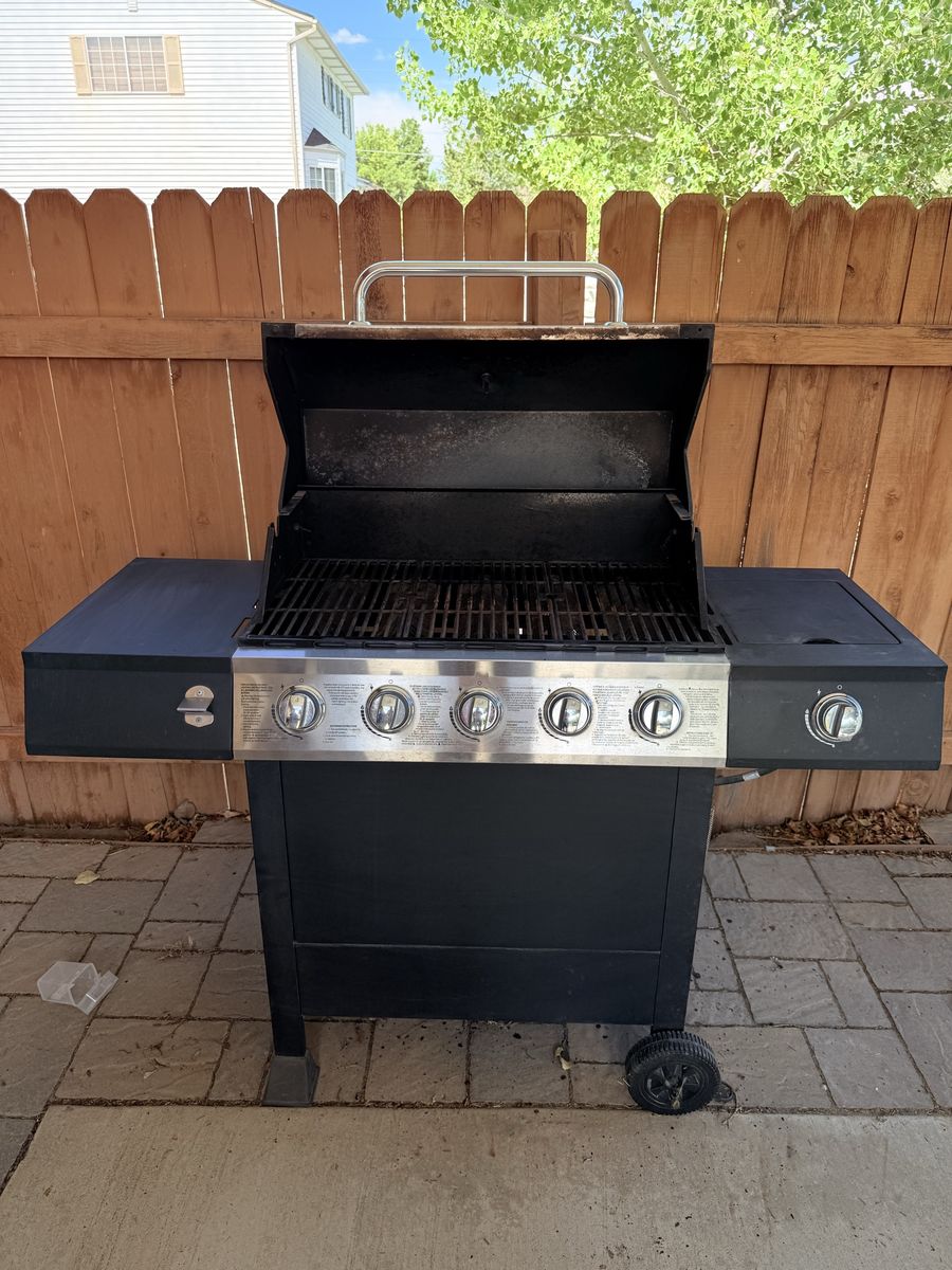 Dyna-Glo 5-Burner Propane Gas Grill Outdoor BBQ Grill with Side Burner