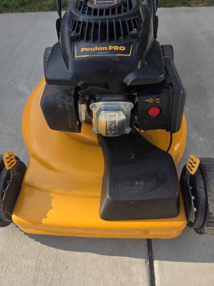 Poulan Pro PPV5500 22" Self-Propelled Gas Walk-Behind Lawn Mower w/ Bagger