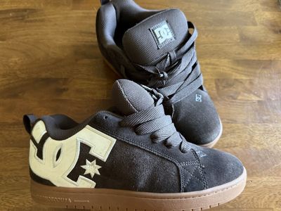 DC Men's Court Graffik SE Skate Shoes Brown Size 10