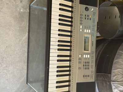 Yamaha PSR-E353 Portable Electronic Keyboard - 61-Key for Beginners & Learning
