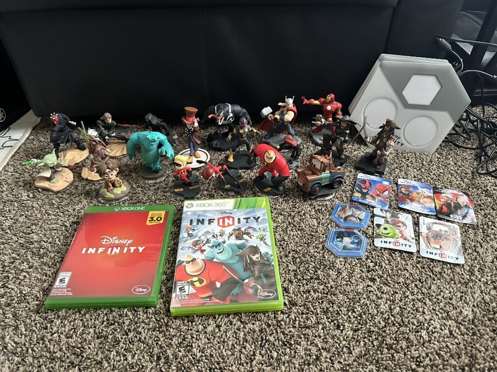 Disney Infinity Lot - 22 Figures+ Bases + Extras