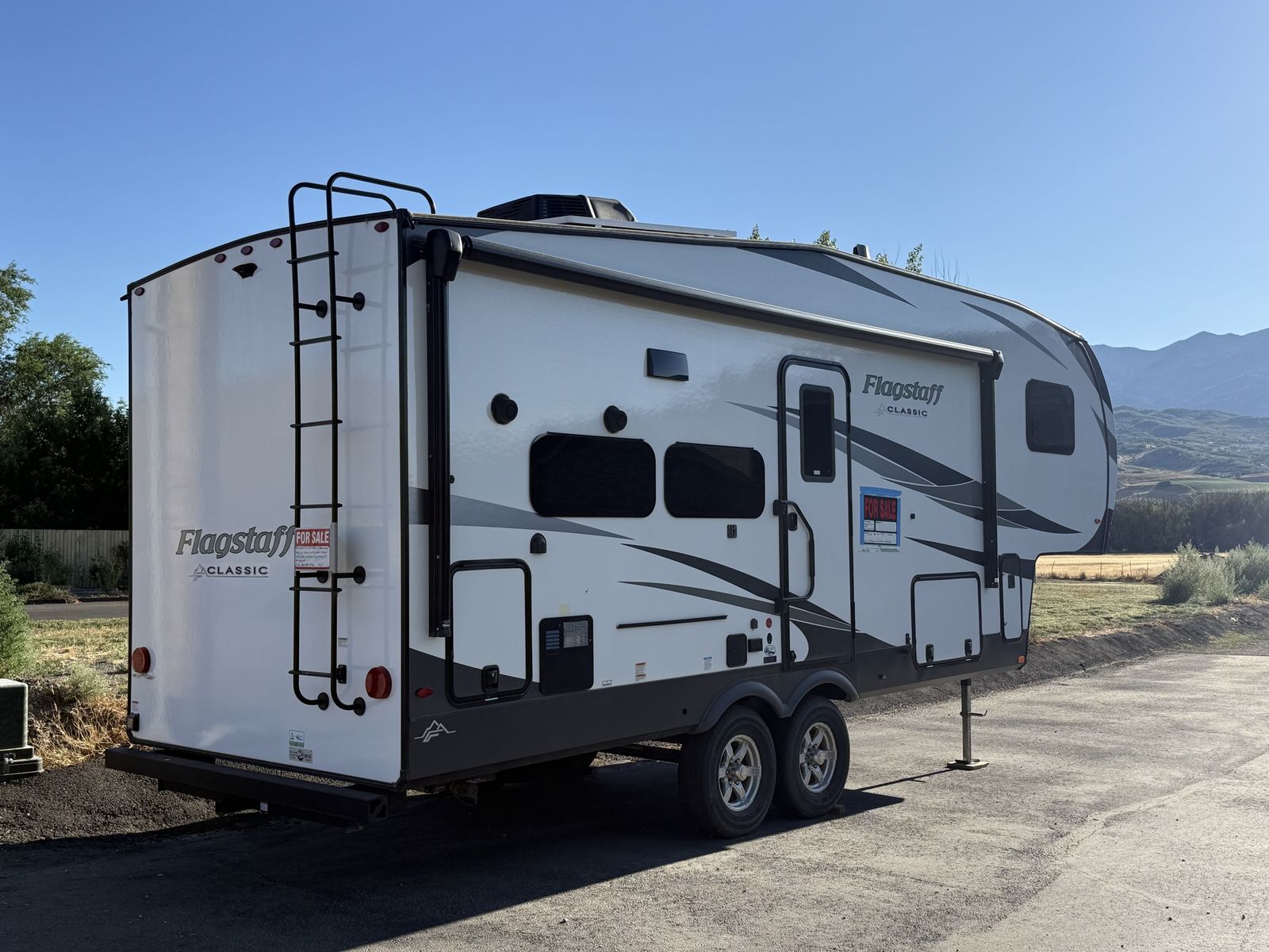 2023Flagstaff Classic 5th Wheel Travel Trailer - Ready for Adventure
