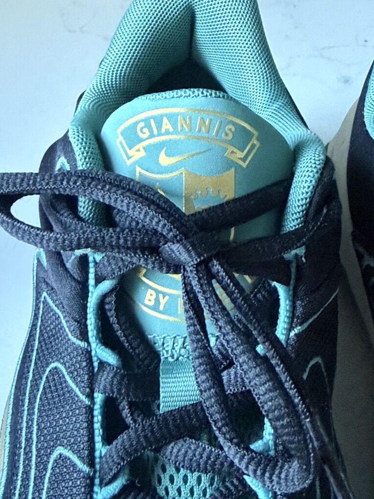 Giannis By Nike Men's Size 5 Basketball Shoes