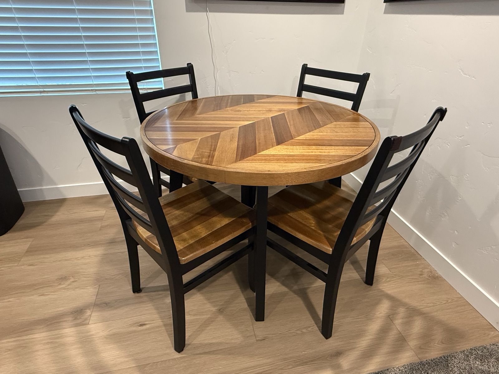 Blondon 5pc Round Dining Set