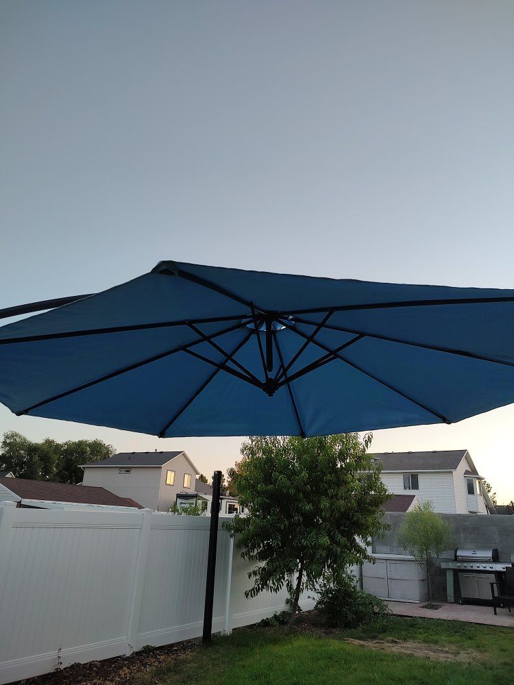 Cantilever patio umbrella