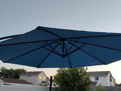 Cantilever patio umbrella