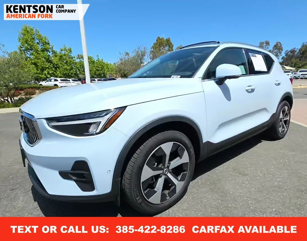 2025 Volvo XC40 B5 Plus Bright Theme