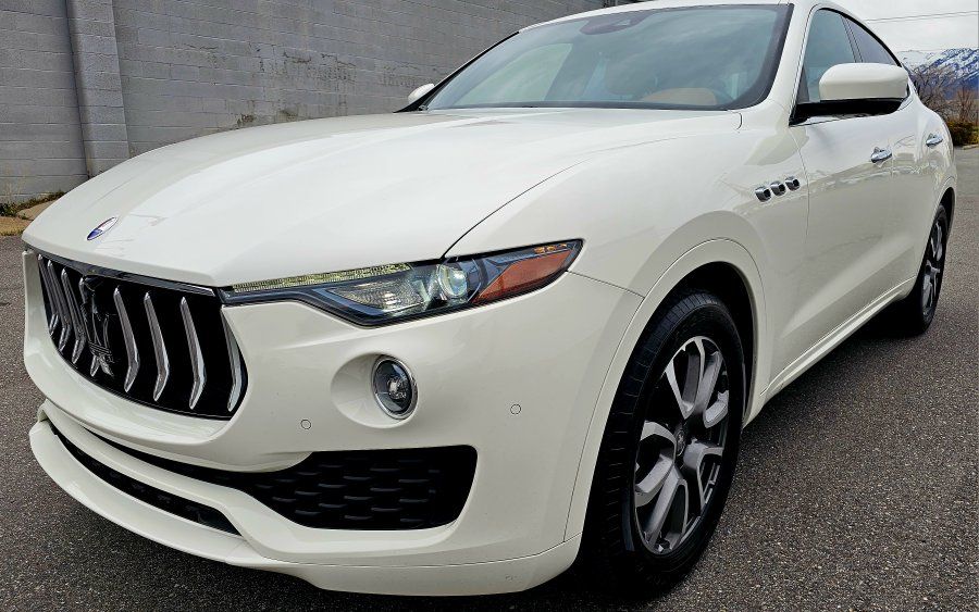 2019 MASERATI LEVANTE Base