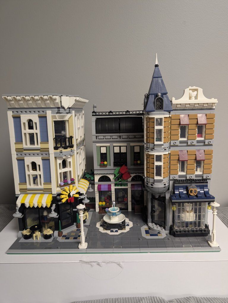 LEGO Creator Expert Assembly Square Modular Building Set 10255