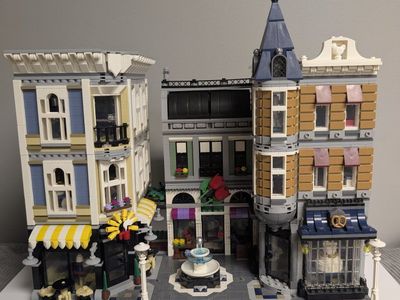 LEGO Creator Expert Assembly Square Modular Building Set 10255