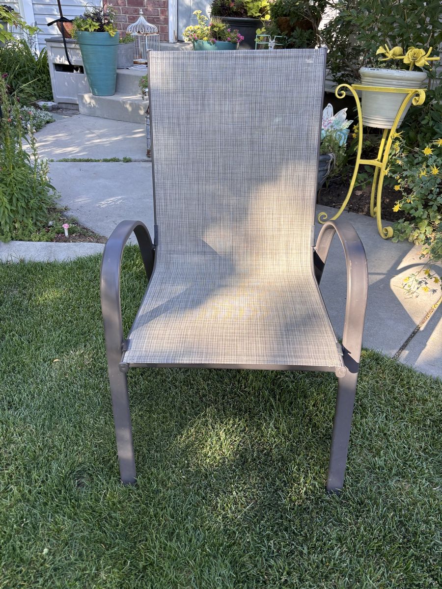 Single patio chair