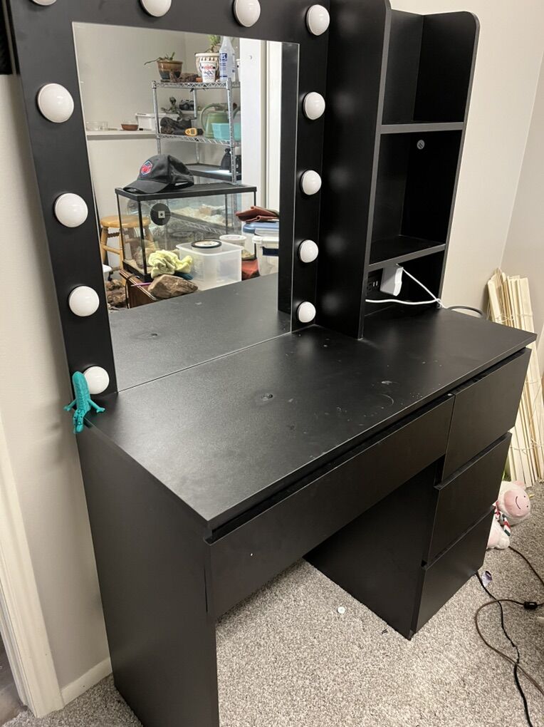Vanity Desk With Mirror and Light