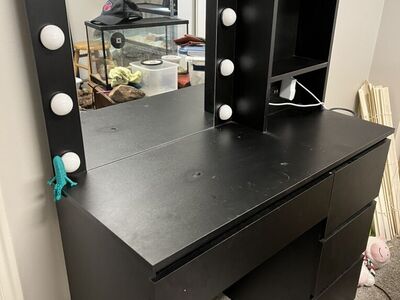 Vanity Desk With Mirror and Light