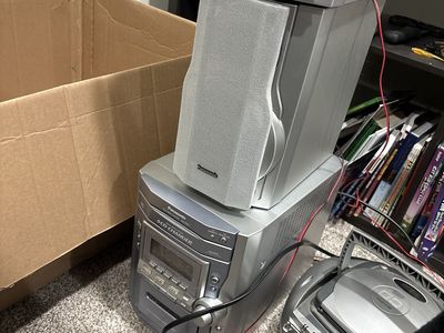 Panasonic 5-CD changer shelf stereo with the original speakers