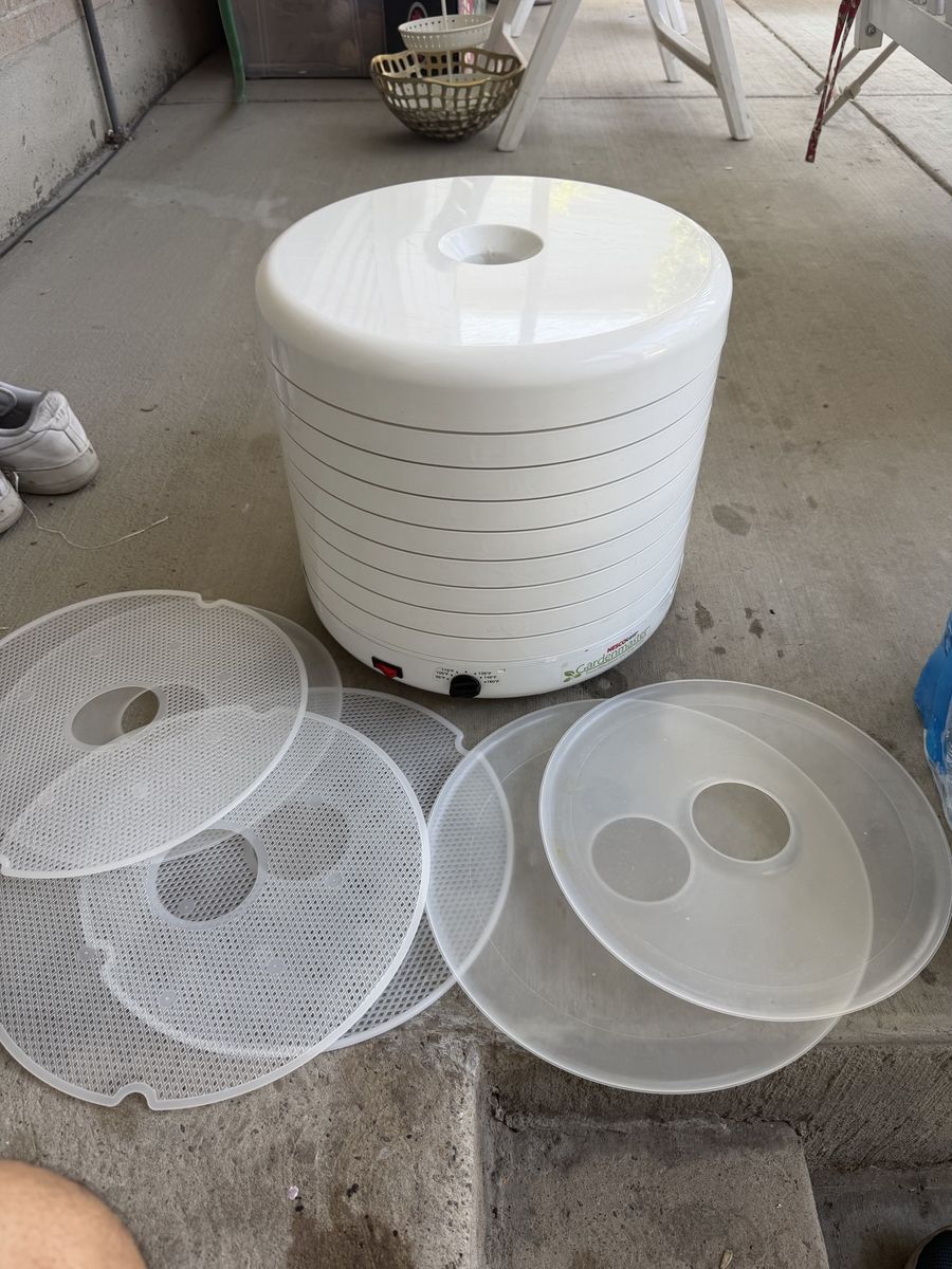 Nesco American Harvest Gardenmaster Food Dehydrator & Jerky Maker with Extra Trays