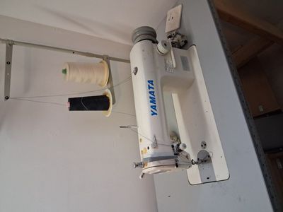 Yamata industrial sewing machine and table #DOL12H