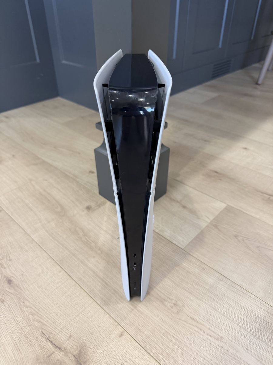 Main image 3
