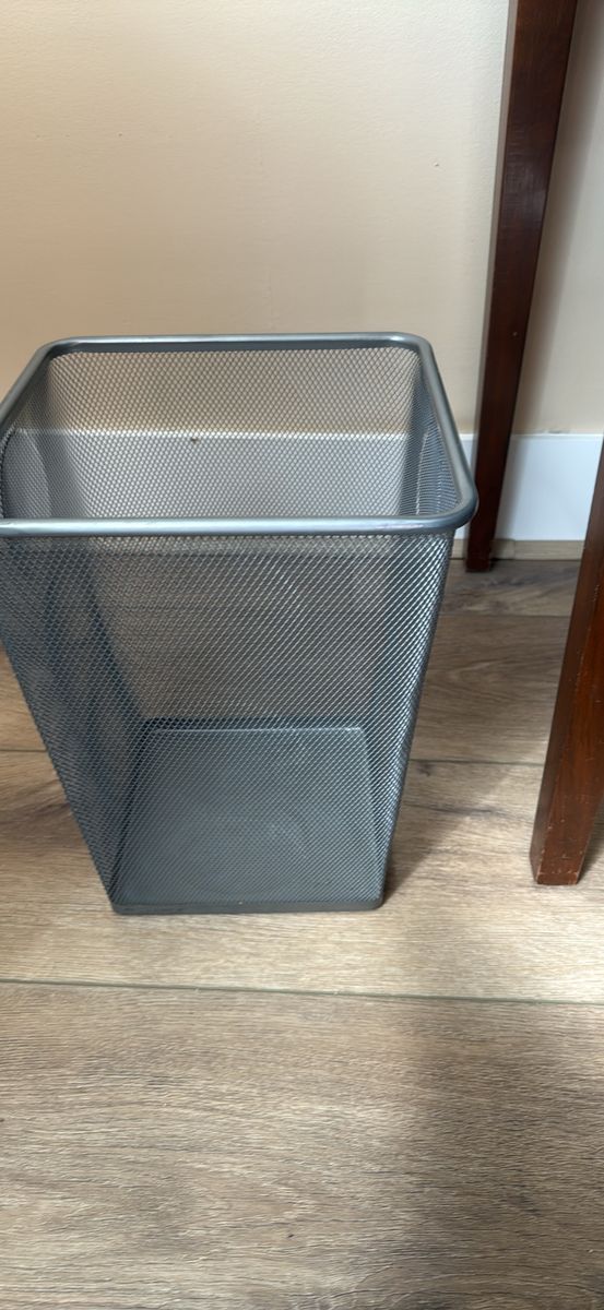 Trash bin