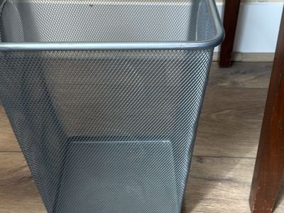 Trash bin