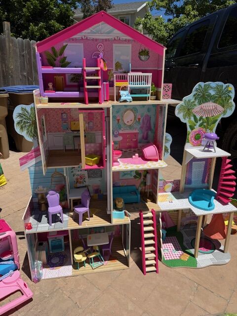 Kidcraft Pool Party Mansion Wooden Dollhouse