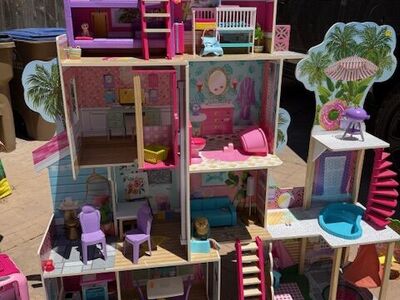 Kidcraft Pool Party Mansion Wooden Dollhouse