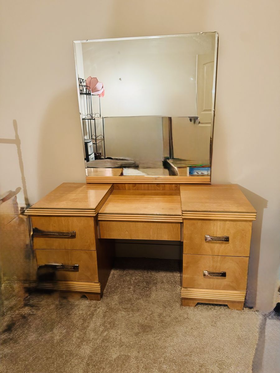Vanity Dresser With Mirror