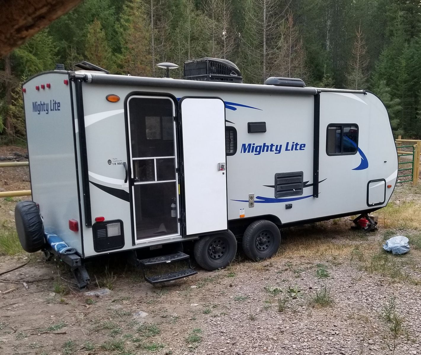 Pacific Coachworks Mighty Lite 18RBS Travel Trailer Camper