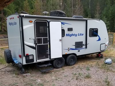 Pacific Coachworks Mighty Lite 18RBS Travel Trailer Camper