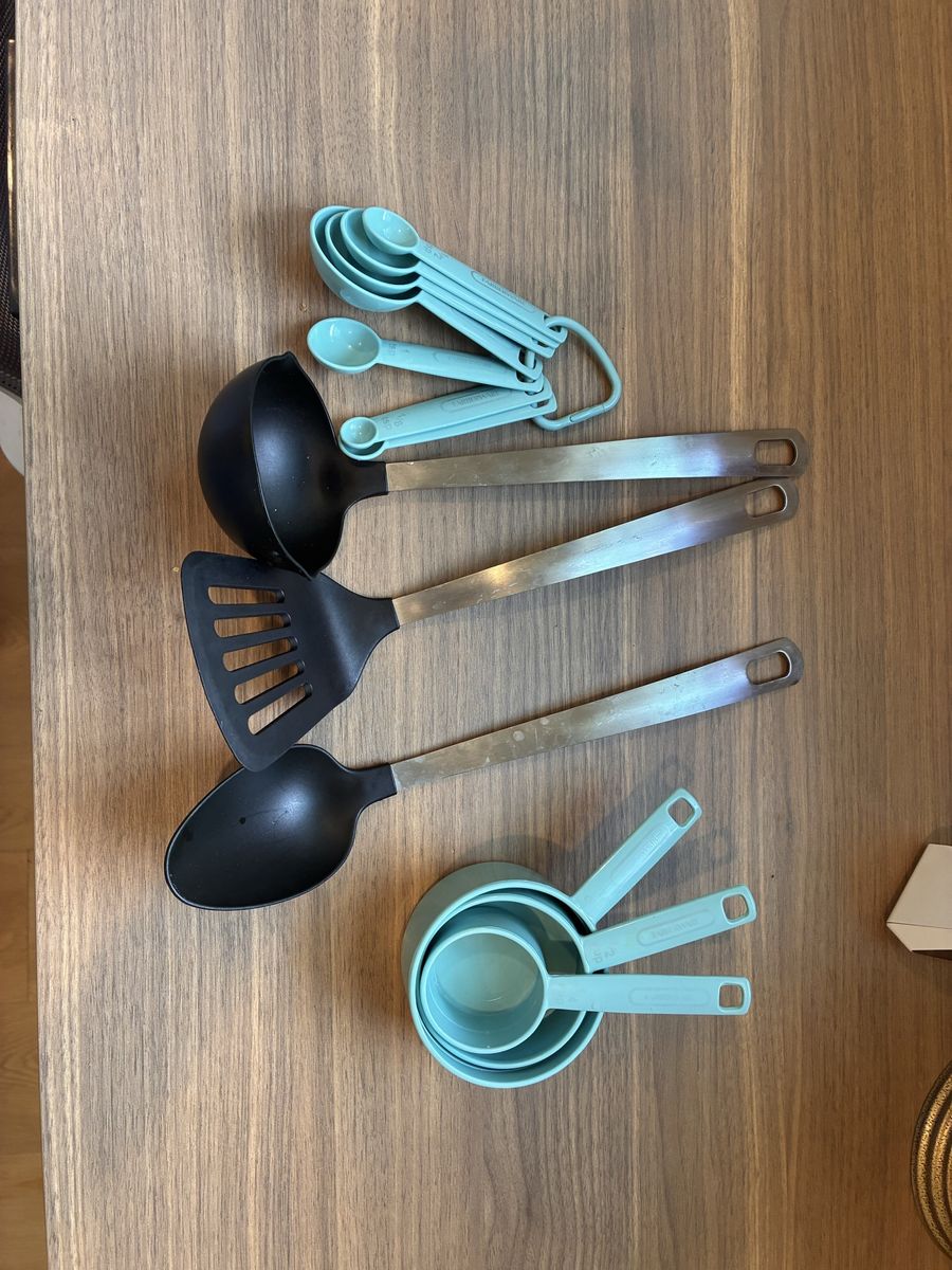 Kitchen Utensil & Measuring Cup/Spoon Set – Great Condition