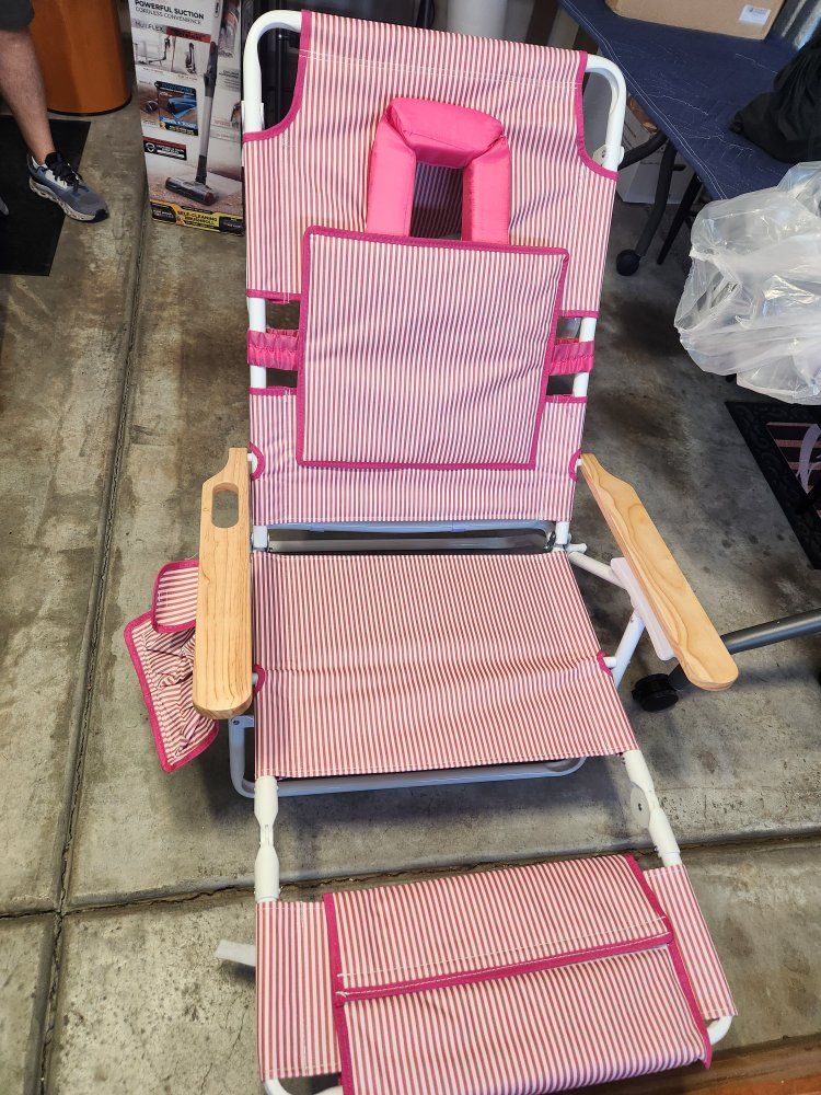 VINGLI Pink & White Stripe Folding Beach Chair with Pillow & Footrest