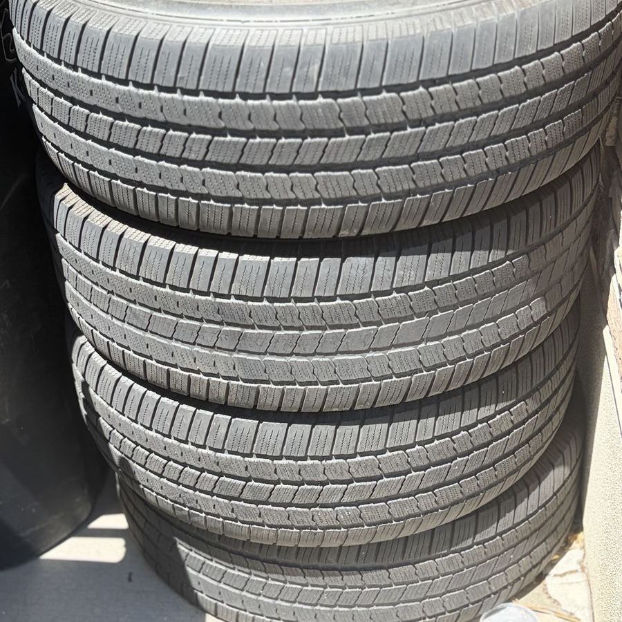Michelin Defender LTX M/S 275/60R20 All-Season Light Truck Tires (Set of 4)