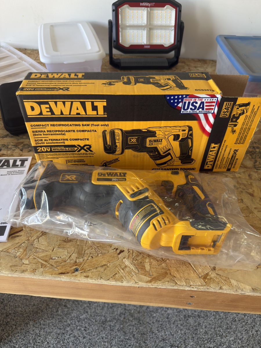 DeWalt 20V MAX XR Compact Reciprocating Saw (DCS367B) - NEW