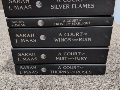 A Court of Thorns and Roses Set Night Court Edition