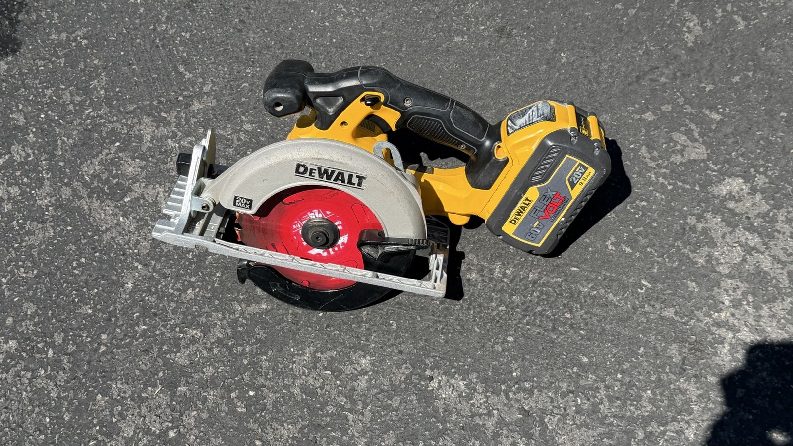 Dewalt saw 6”1/2 blande with battery