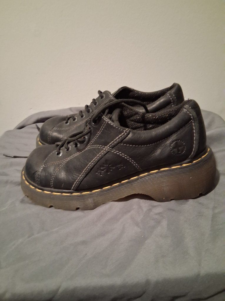 12283 women’s Vintage Dr. Martens "Daisy" Chunky Oxford Platform Shoes